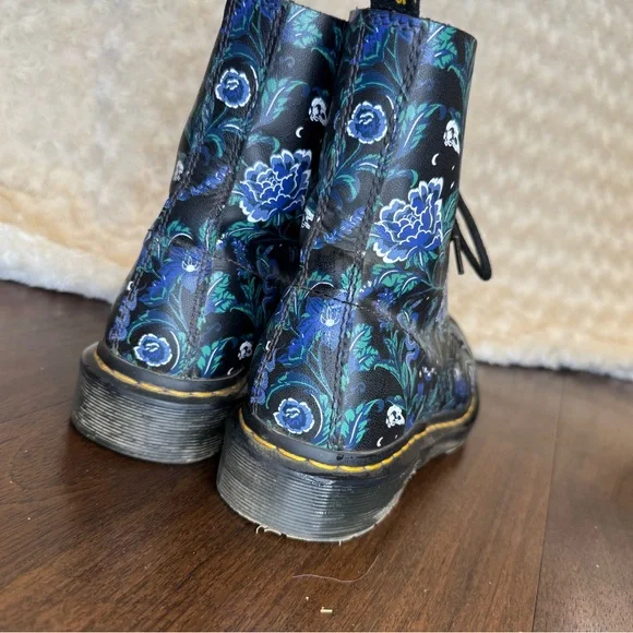 Dr. Martins Floral Black Boots size 9 - Picture 2 of 4